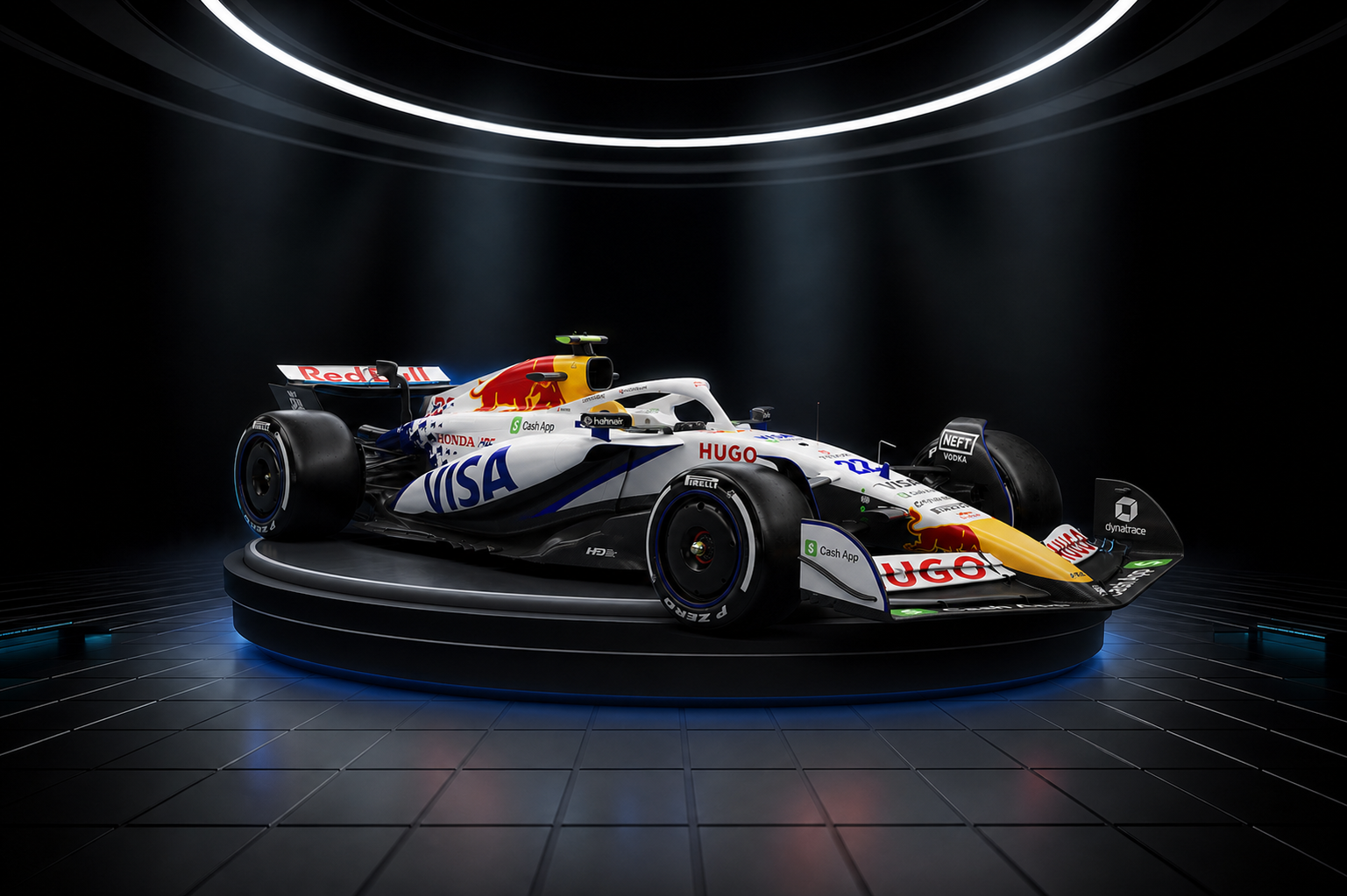 Antalya yarış simülatöründe podyumdaki Racing Bulls F1 aracı