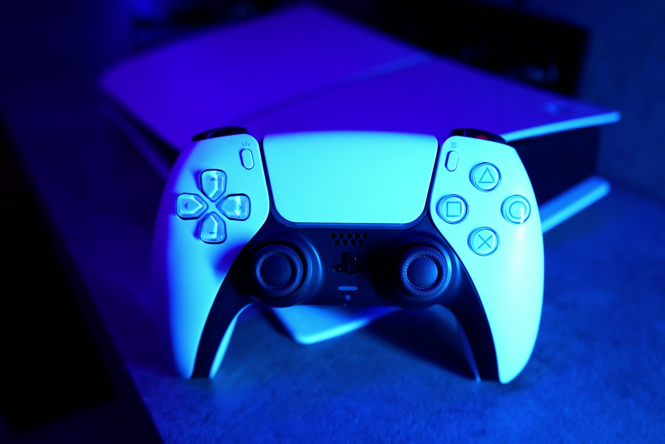 Antalya karaoke ve parti odasında PlayStation 5 DualSense kumanda